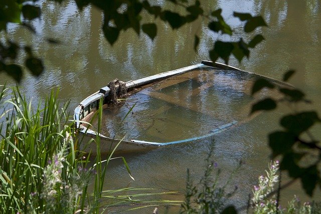 Barco afundando